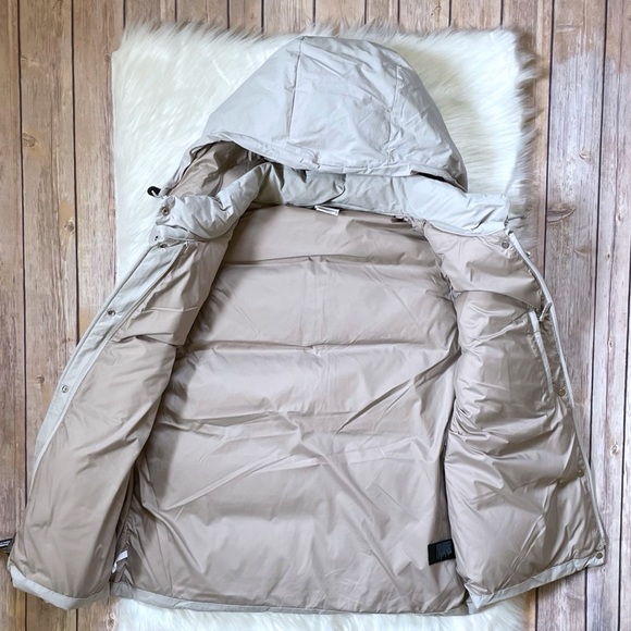 The North Face Down Sierra Vest In Dove Gray - Picture 3 of 8